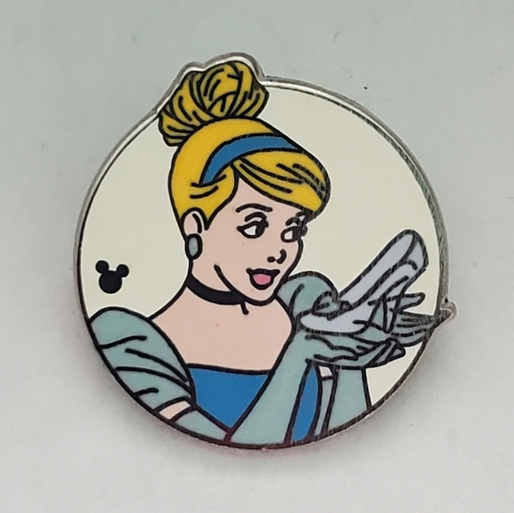 Disney Pin Trading Princess Cinderella Hidden Mickey Pin - Picture 1 of 3